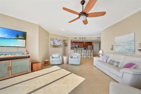 Condo in Cape Coral, Florida, 3 bedrooms  № 2101806 - photo 25