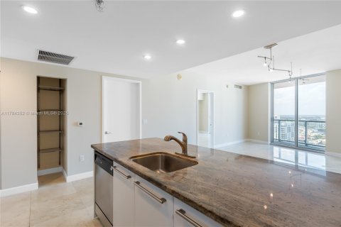 Condo in Miami, Florida, 2 bedrooms  № 1862704 - photo 5