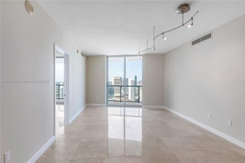 Condo in Miami, Florida, 2 bedrooms  № 1862704 - photo 6