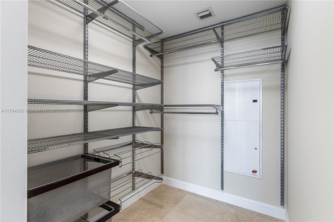 Condo in Miami, Florida, 2 bedrooms  № 1862704 - photo 12