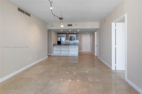 Condo in Miami, Florida, 2 bedrooms  № 1862704 - photo 2