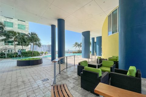 Condo in Miami, Florida, 2 bedrooms  № 1862704 - photo 27