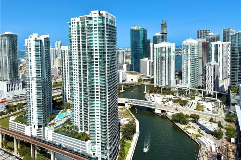 Condo in Miami, Florida, 2 bedrooms  № 1862704 - photo 1