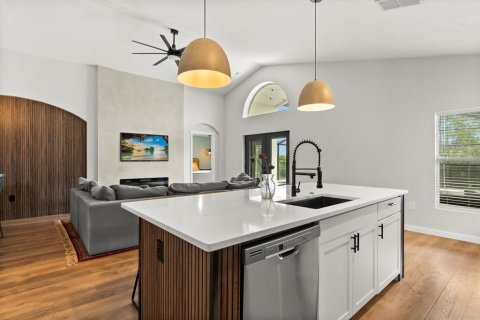 House in Davenport, Florida 4 bedrooms, 167.22 sq.m. № 1914897 - photo 6