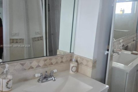 Condo in Miami, Florida, 1 bedroom № 2152480 - photo 21