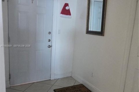 Condo in Miami, Florida, 1 bedroom № 2152480 - photo 2