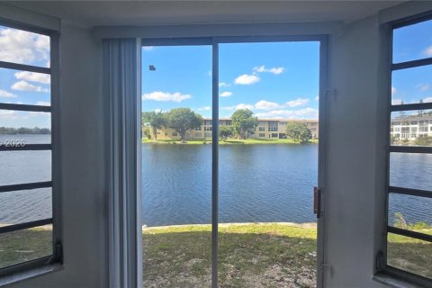 Condo in Miami, Florida, 1 bedroom № 2152480 - photo 15