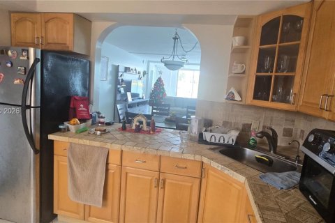 Condo in Miami, Florida, 1 bedroom № 2152480 - photo 5