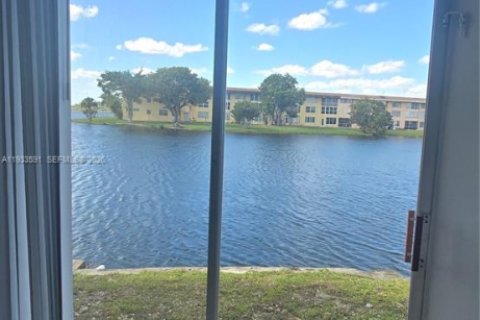 Condo in Miami, Florida, 1 bedroom № 2152480 - photo 14