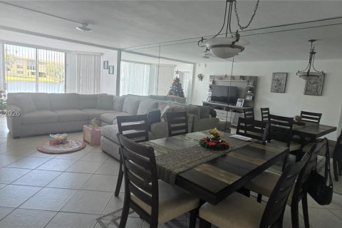 Condo in Miami, Florida, 1 bedroom № 2152480 - photo 10