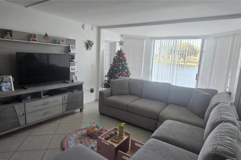 Condo in Miami, Florida, 1 bedroom № 2152480 - photo 11
