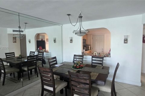 Condo in Miami, Florida, 1 bedroom № 2152480 - photo 8