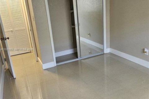 Appartement à louer à Pompano Beach, Floride: 2 chambres, 900.5 m2 № 2085927 - photo 4