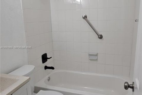 Appartement à louer à Pompano Beach, Floride: 2 chambres, 900.5 m2 № 2085927 - photo 8