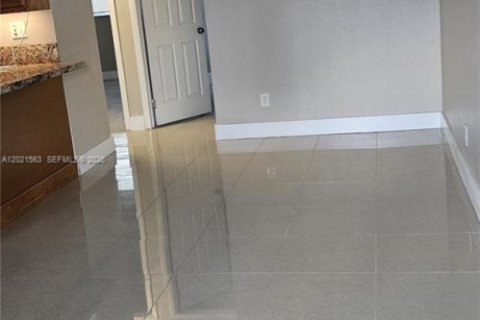 Appartement à louer à Pompano Beach, Floride: 2 chambres, 900.5 m2 № 2085927 - photo 2