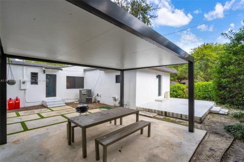 Casa en venta en Miami, Florida, 4 dormitorios, 198.81 m2 № 1971013 - foto 5