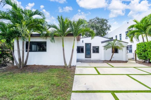 Casa en venta en Miami, Florida, 4 dormitorios, 198.81 m2 № 1971013 - foto 1