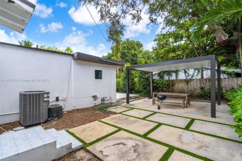 Casa en venta en Miami, Florida, 4 dormitorios, 198.81 m2 № 1971013 - foto 26