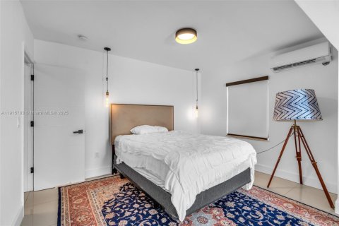 Casa en venta en Miami, Florida, 4 dormitorios, 198.81 m2 № 1971013 - foto 21