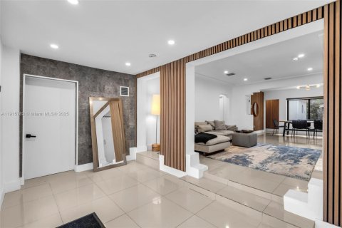 Casa en venta en Miami, Florida, 4 dormitorios, 198.81 m2 № 1971013 - foto 11