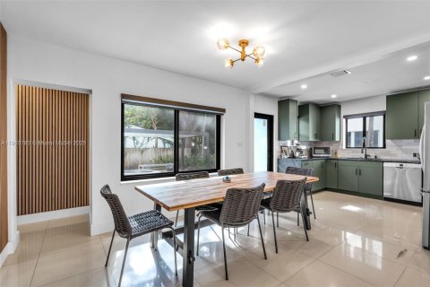 Casa en venta en Miami, Florida, 4 dormitorios, 198.81 m2 № 1971013 - foto 8