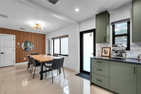 Casa en venta en Miami, Florida, 4 dormitorios, 198.81 m2 № 1971013 - foto 10