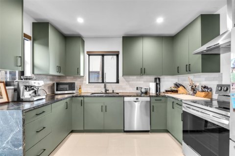 Casa en venta en Miami, Florida, 4 dormitorios, 198.81 m2 № 1971013 - foto 9