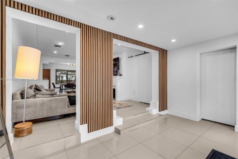 Casa en venta en Miami, Florida, 4 dormitorios, 198.81 m2 № 1971013 - foto 12