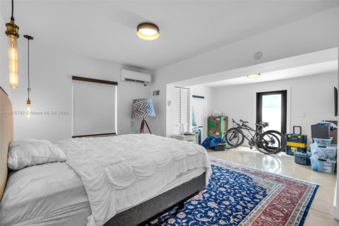 Casa en venta en Miami, Florida, 4 dormitorios, 198.81 m2 № 1971013 - foto 22