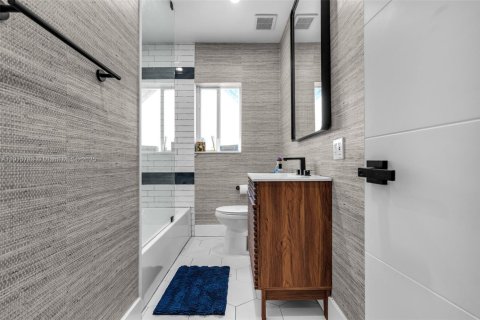 Casa en venta en Miami, Florida, 4 dormitorios, 198.81 m2 № 1971013 - foto 17