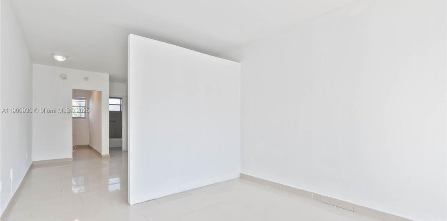 Студия в Майами-Бич, Флорида № 1952205