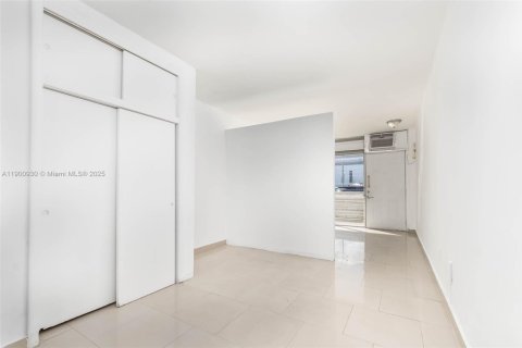 Снять в аренду квартиру в Майами-Бич, Флорида 41.81м2, № 1952205 - фото 10