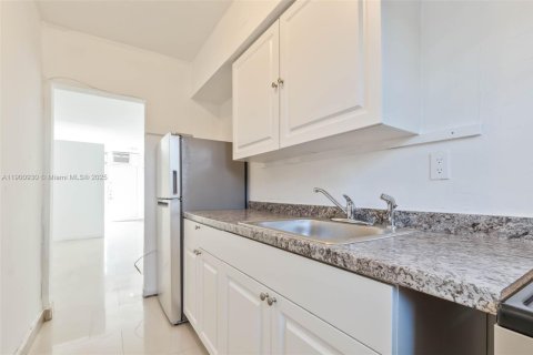 Снять в аренду квартиру в Майами-Бич, Флорида 41.81м2, № 1952205 - фото 9