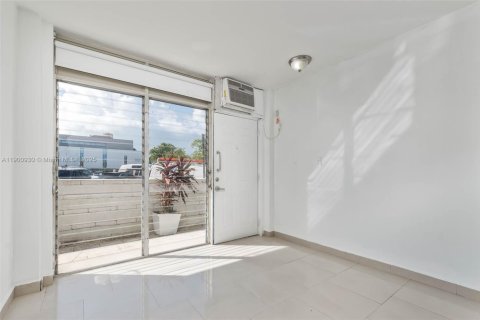 Снять в аренду квартиру в Майами-Бич, Флорида 41.81м2, № 1952205 - фото 5