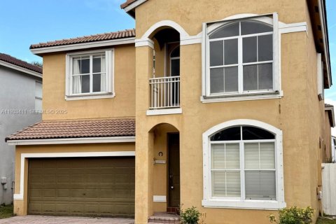 Casa en alquiler en Hollywood, Florida, 4 dormitorios, 234.58 m2 № 1991400 - foto 1