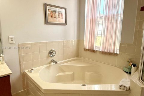 Casa en alquiler en Hollywood, Florida, 4 dormitorios, 234.58 m2 № 1991400 - foto 30