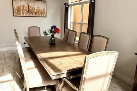 Casa en alquiler en Hollywood, Florida, 4 dormitorios, 234.58 m2 № 1991400 - foto 5