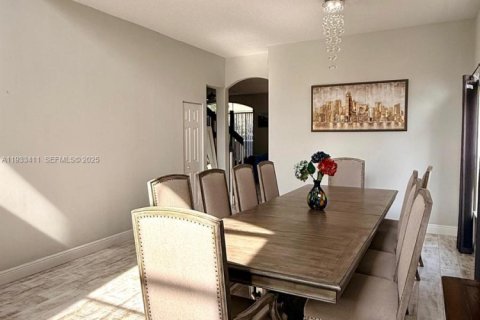 Casa en alquiler en Hollywood, Florida, 4 dormitorios, 234.58 m2 № 1991400 - foto 4