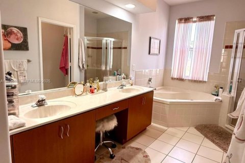 Casa en alquiler en Hollywood, Florida, 4 dormitorios, 234.58 m2 № 1991400 - foto 28