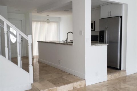 Townhouse in Plantation, Florida 4 bedrooms, 193.24 sq.m. № 2389946 - photo 12
