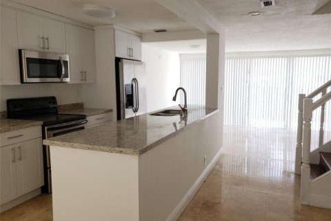Townhouse in Plantation, Florida 4 bedrooms, 193.24 sq.m. № 2389946 - photo 9