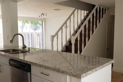 Townhouse in Plantation, Florida 4 bedrooms, 193.24 sq.m. № 2389946 - photo 11