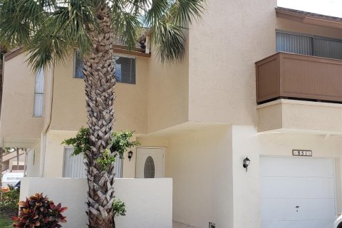 Townhouse in Plantation, Florida 4 bedrooms, 193.24 sq.m. № 2389946