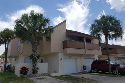 Townhouse in Plantation, Florida 4 bedrooms, 193.24 sq.m. № 2389946 - photo 7
