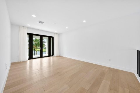 House in Boca Raton, Florida 5 bedrooms, 342.53 sq.m. № 2401253 - photo 14