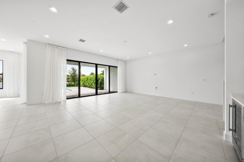 House in Boca Raton, Florida 5 bedrooms, 342.53 sq.m. № 2401253 - photo 6