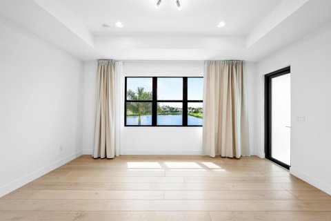 House in Boca Raton, Florida 5 bedrooms, 342.53 sq.m. № 2401253 - photo 22
