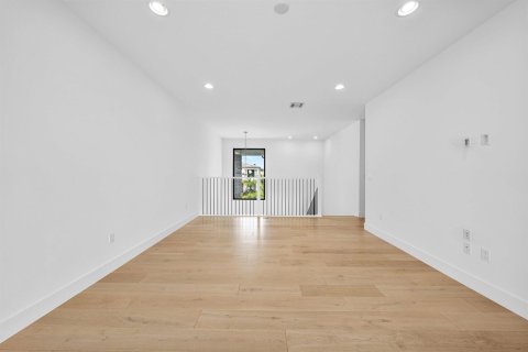 House in Boca Raton, Florida 5 bedrooms, 342.53 sq.m. № 2401253 - photo 16