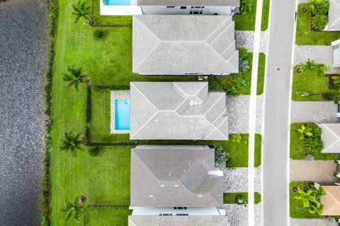 House in Boca Raton, Florida 5 bedrooms, 342.53 sq.m. № 2401253 - photo 3