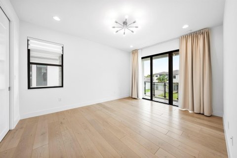 House in Boca Raton, Florida 5 bedrooms, 342.53 sq.m. № 2401253 - photo 29